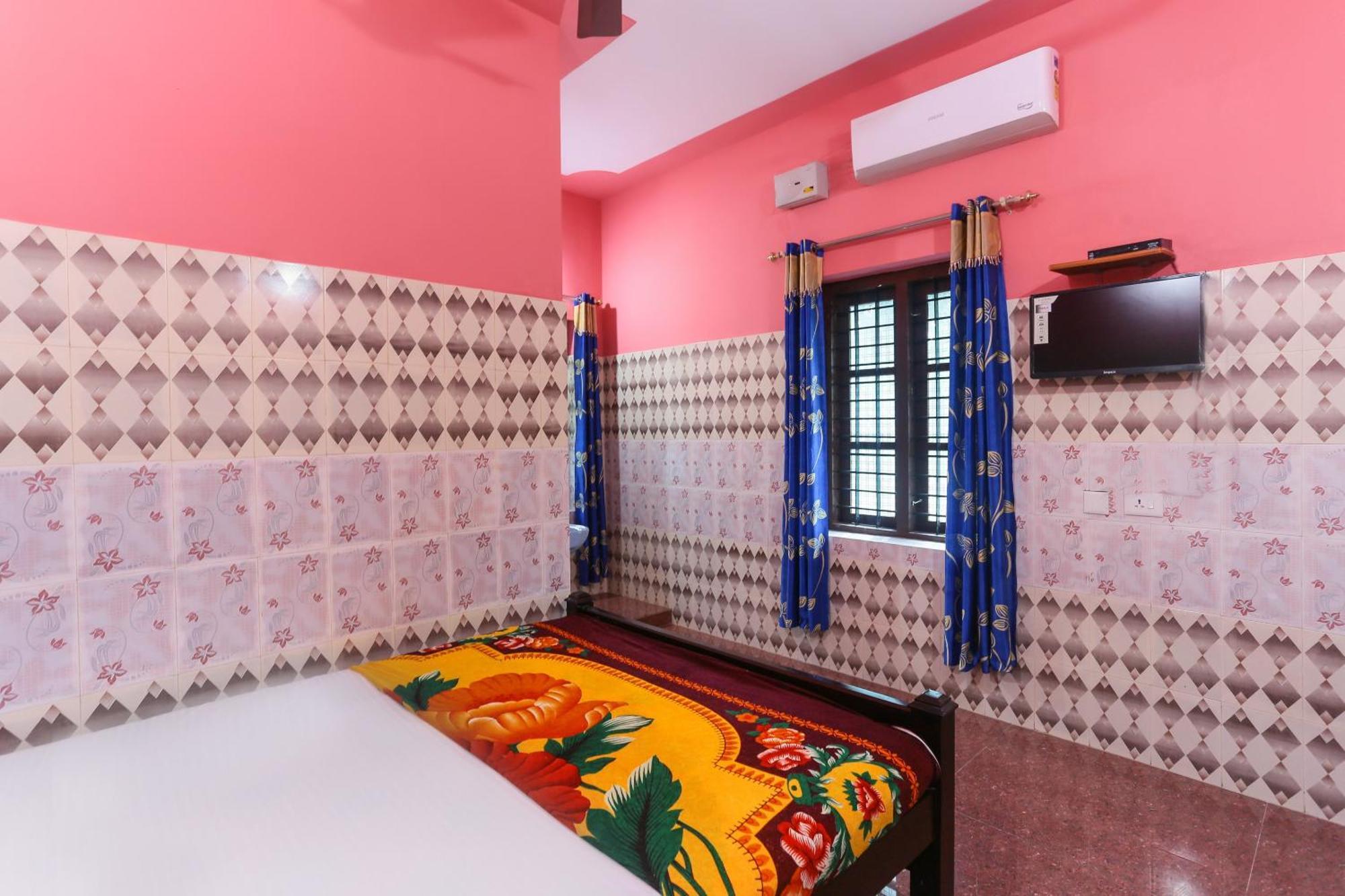 Hotel O Sree Bhadra Tourist Home Kollam Exteriör bild